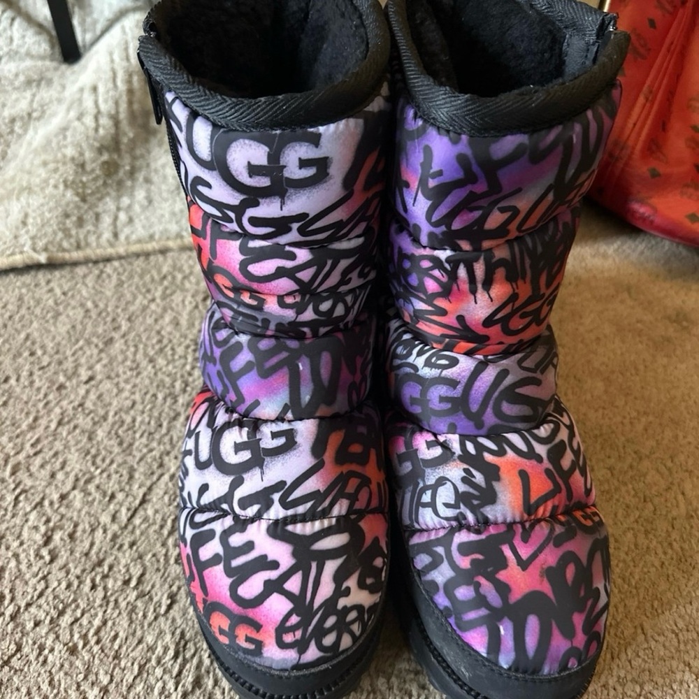 UGG graffiti boots size 9